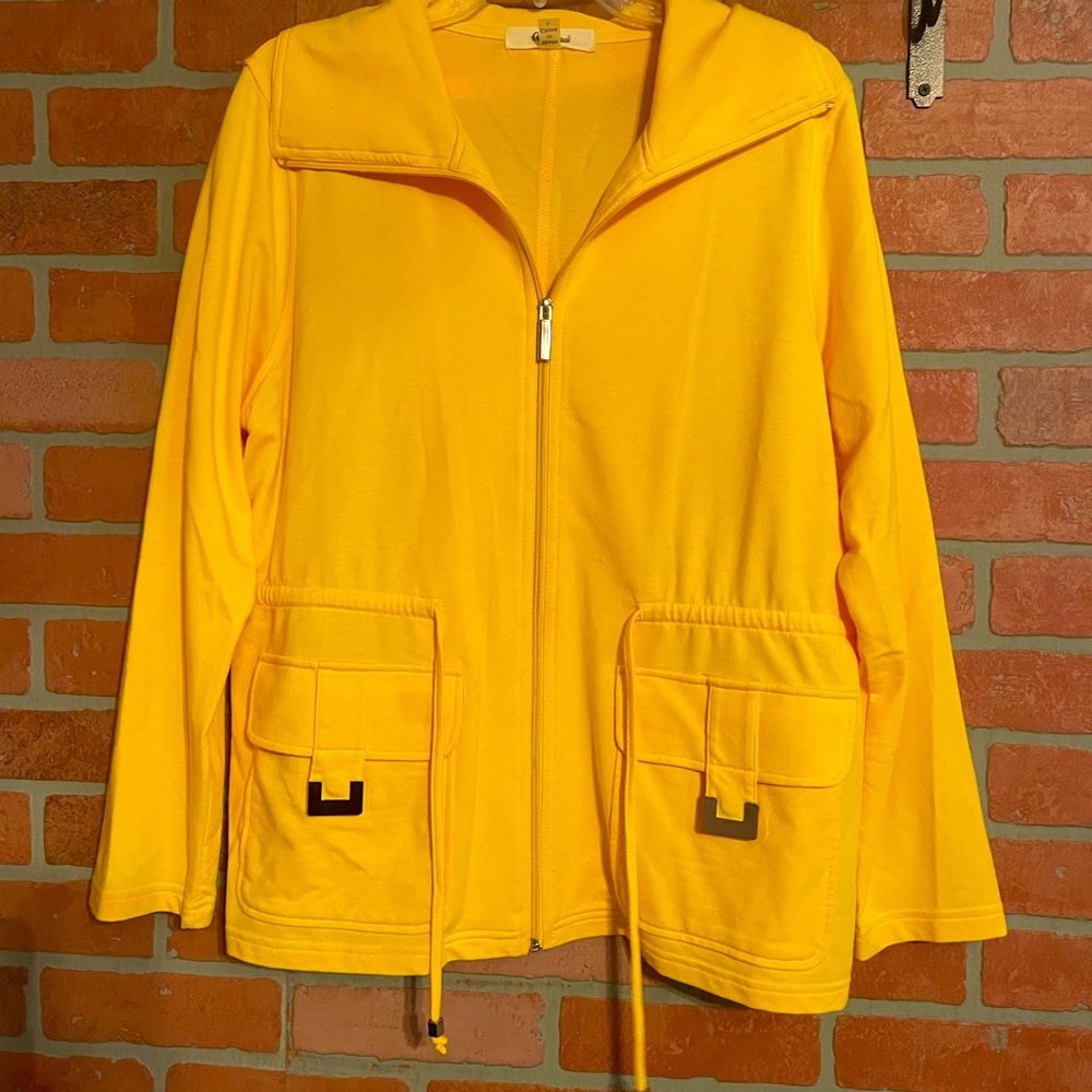 Onque Casuals adorable yellow jacket with silver details. Size Large